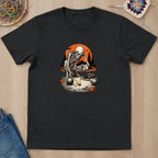 T-shirt noir présenté à plat