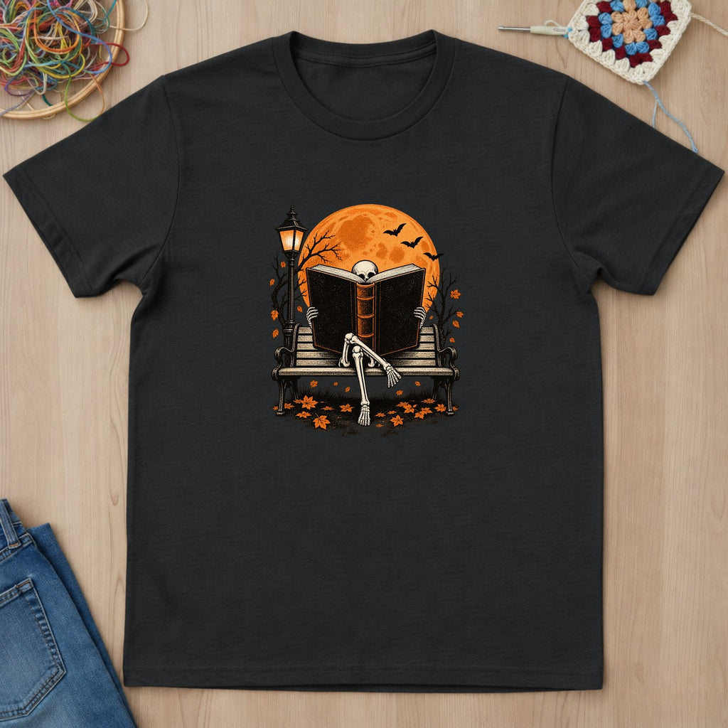 T-shirt noir présenté à plat