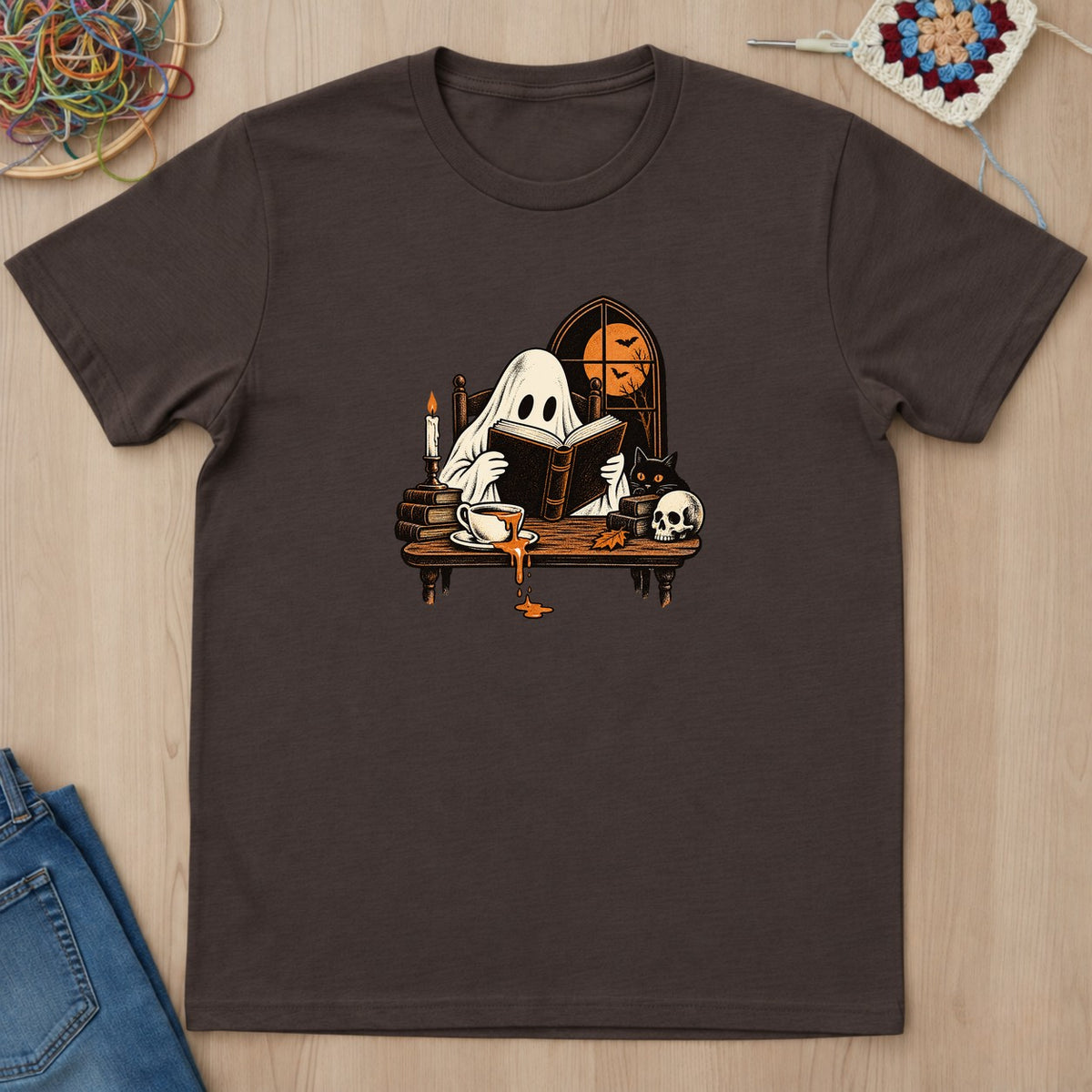T-shirt chocolat foncé présenté à plat