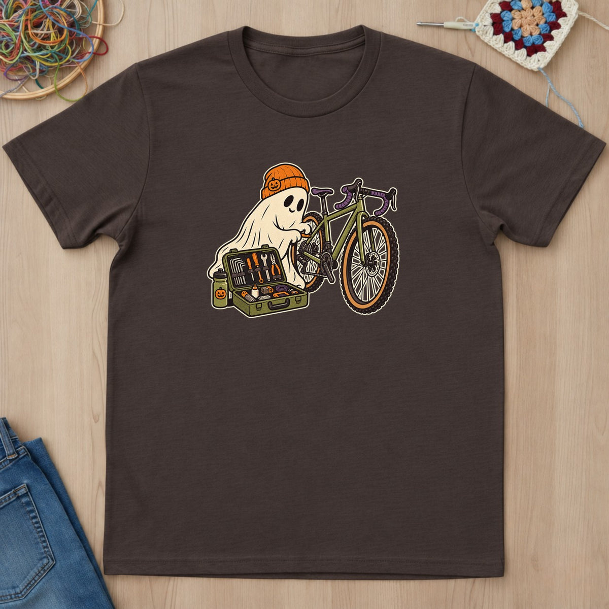 T-shirt chocolat foncé présenté à plat