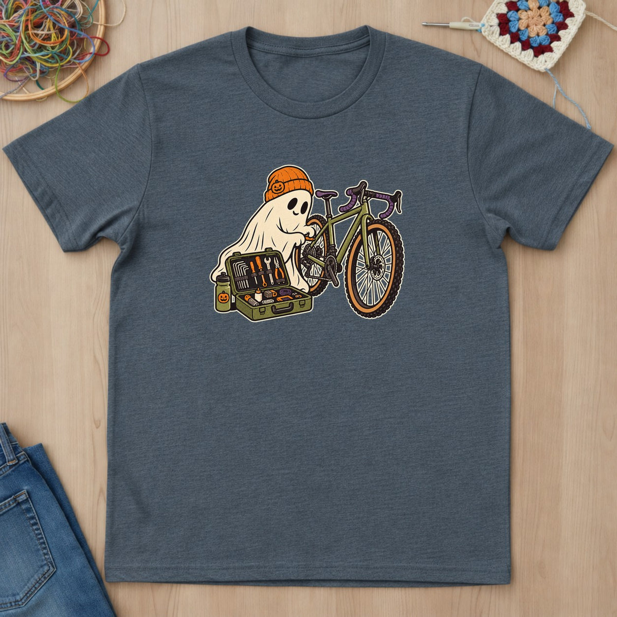 T-shirt gris foncé chiné présenté à plat