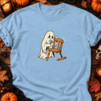 Fantôme bricoleur et chaise en réparation — T-shirt bleu clair