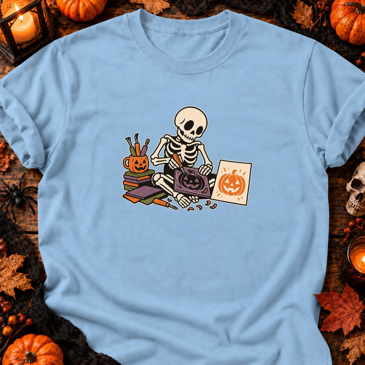 Squelette graveur de citrouille — T-shirt bleu clair