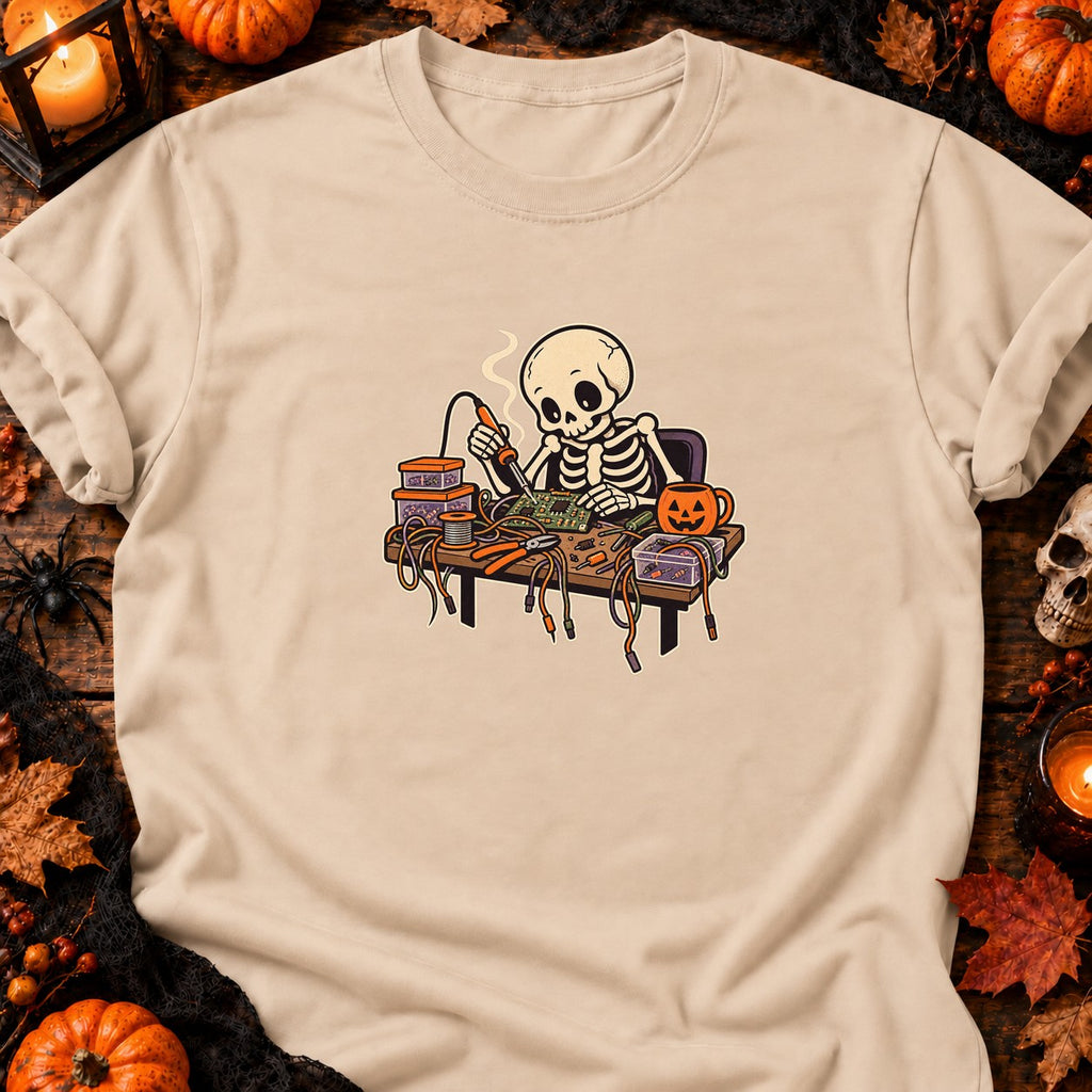Squelette soudant un circuit — T-shirt naturel