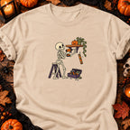 Squelette bricoleur et étagère de travers — T-shirt naturel