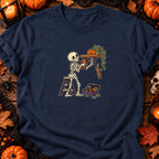 Squelette bricoleur et étagère de travers — T-shirt bleu marine