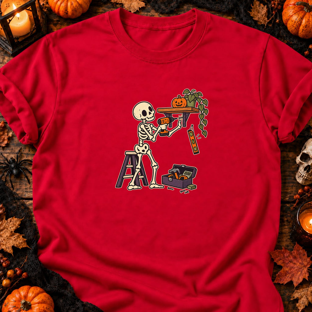 Squelette bricoleur et étagère de travers — T-shirt rouge
