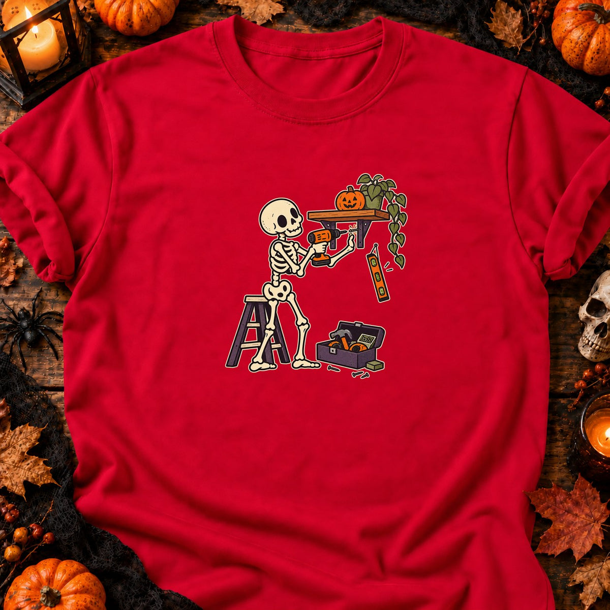 Squelette bricoleur et étagère de travers — T-shirt rouge