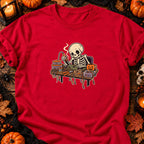 Squelette soudant un circuit — T-shirt rouge