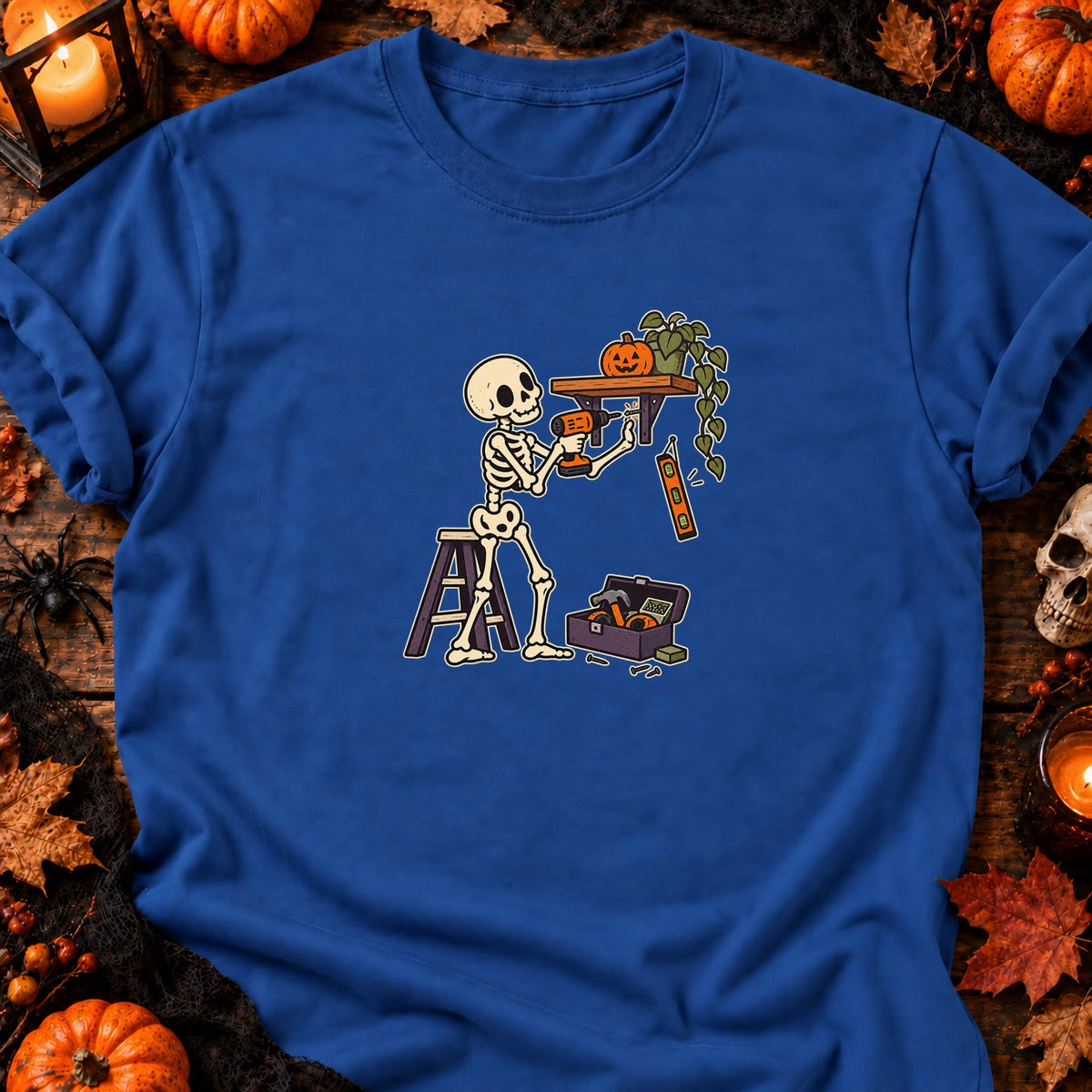 Squelette bricoleur et étagère de travers — T-shirt bleu roi