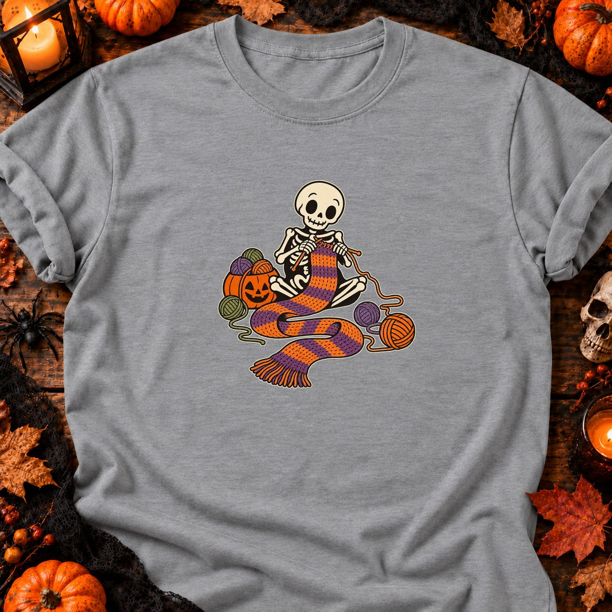 Squelette tricoteur d’Halloween — T-shirt gris chiné