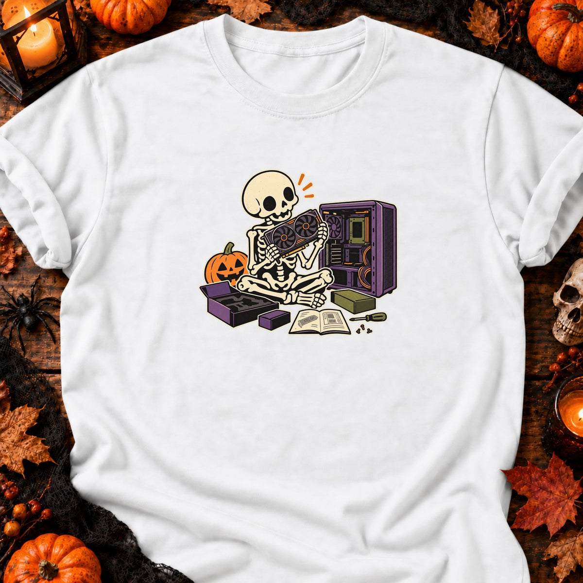 Squelette assemblant son PC — T-shirt blanc