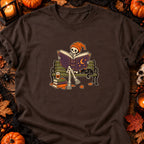 T-shirt Squelette lecteur sur banc parc, coloris chocolat foncé