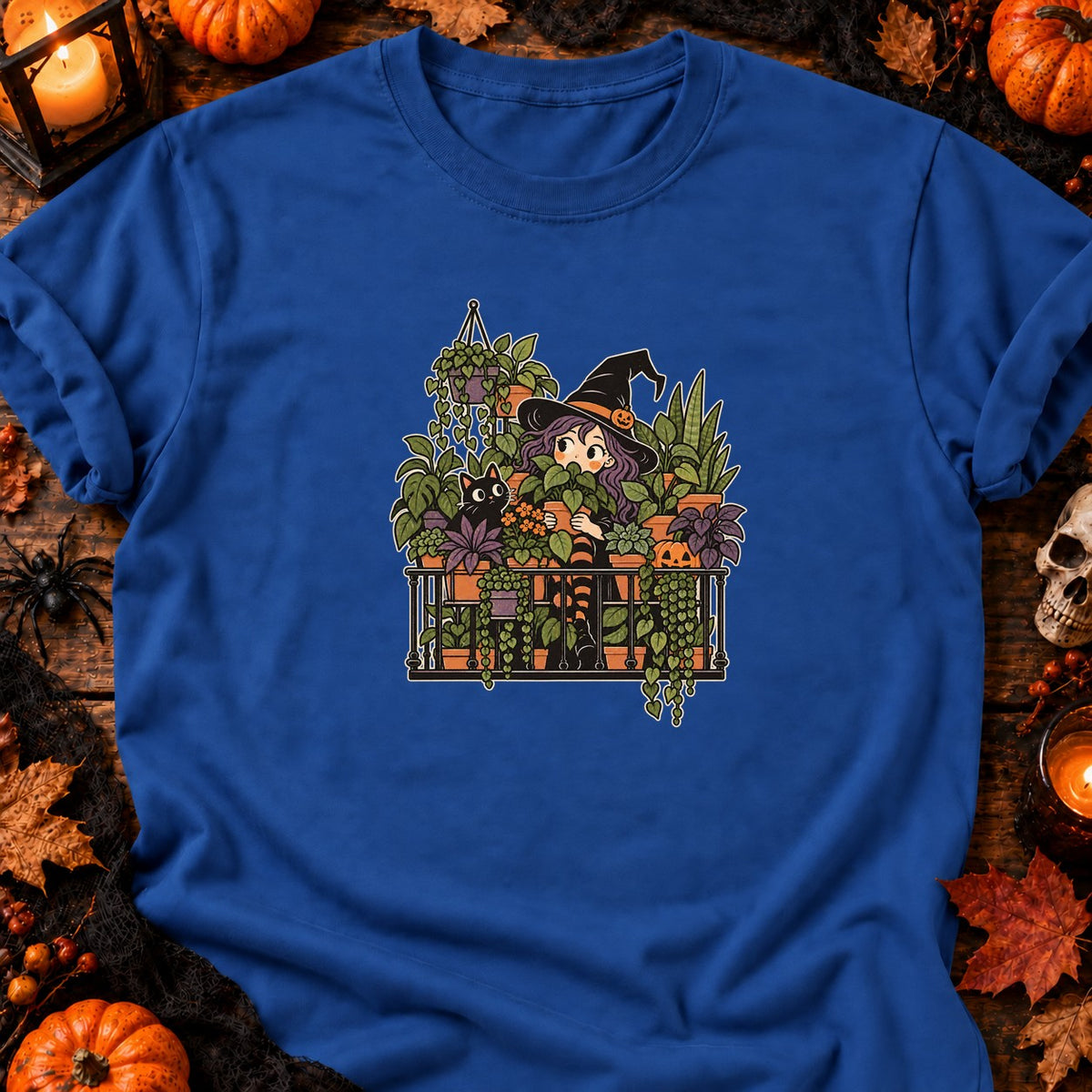 T-shirt Sorcière au balcon et plantes d’Halloween, coloris bleu roi