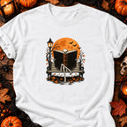 T-shirt Squelette lecteur sur banc, coloris blanc