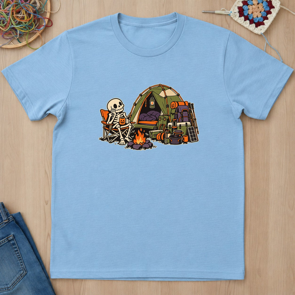 T-shirt bleu clair présenté à plat