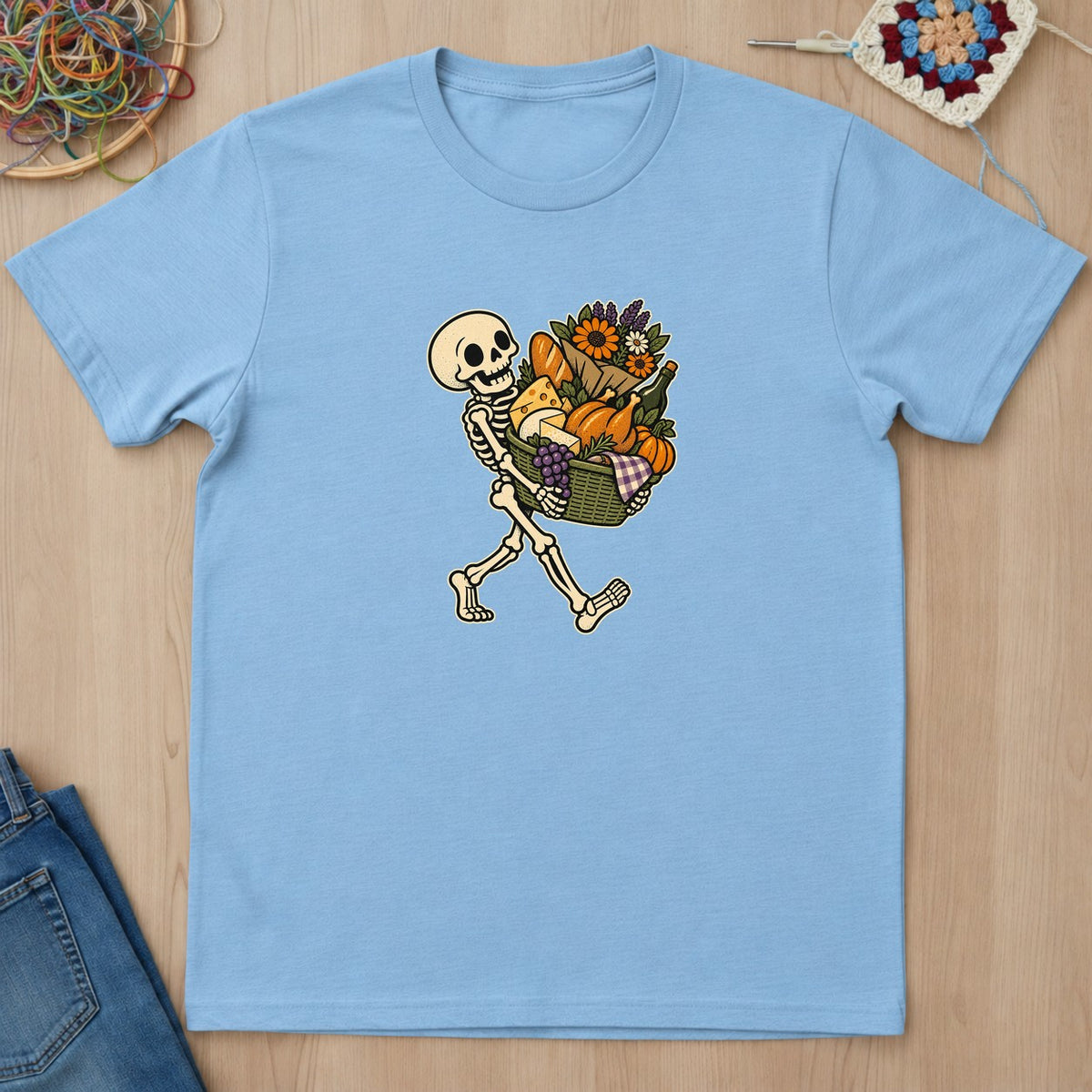T-shirt bleu clair présenté à plat