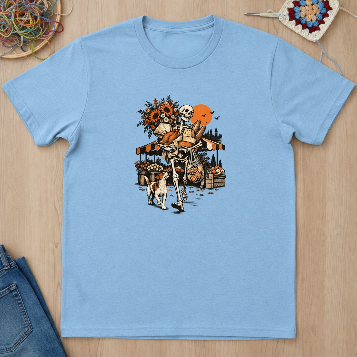 T-shirt bleu clair présenté à plat