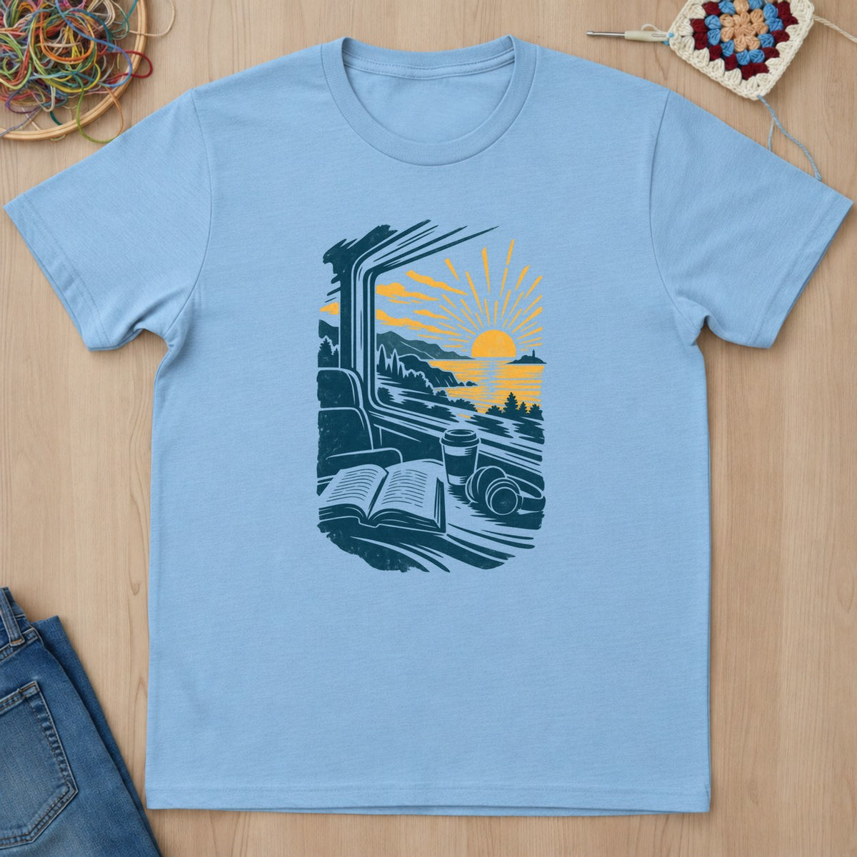 T-shirt bleu clair présenté à plat