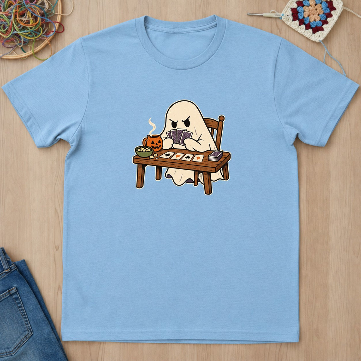 T-shirt bleu clair présenté à plat