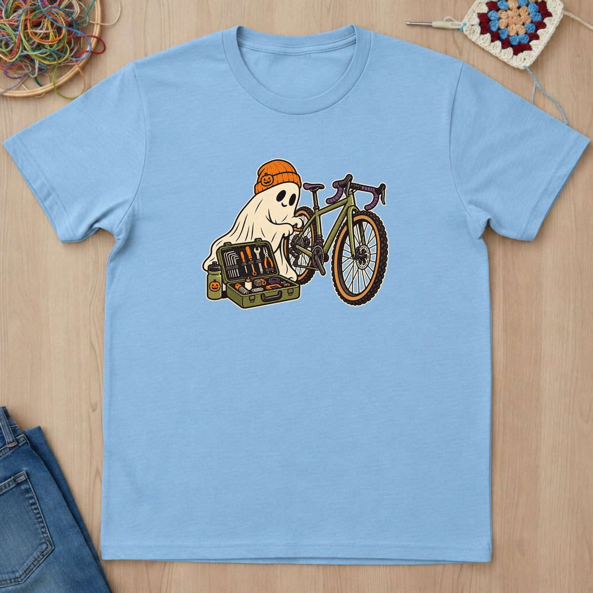 T-shirt bleu clair présenté à plat