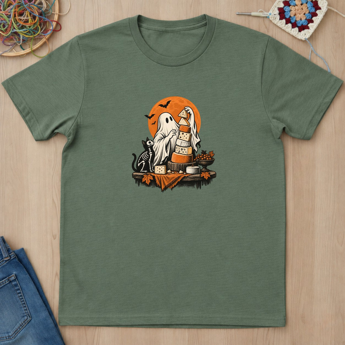 T-shirt vert militaire présenté à plat