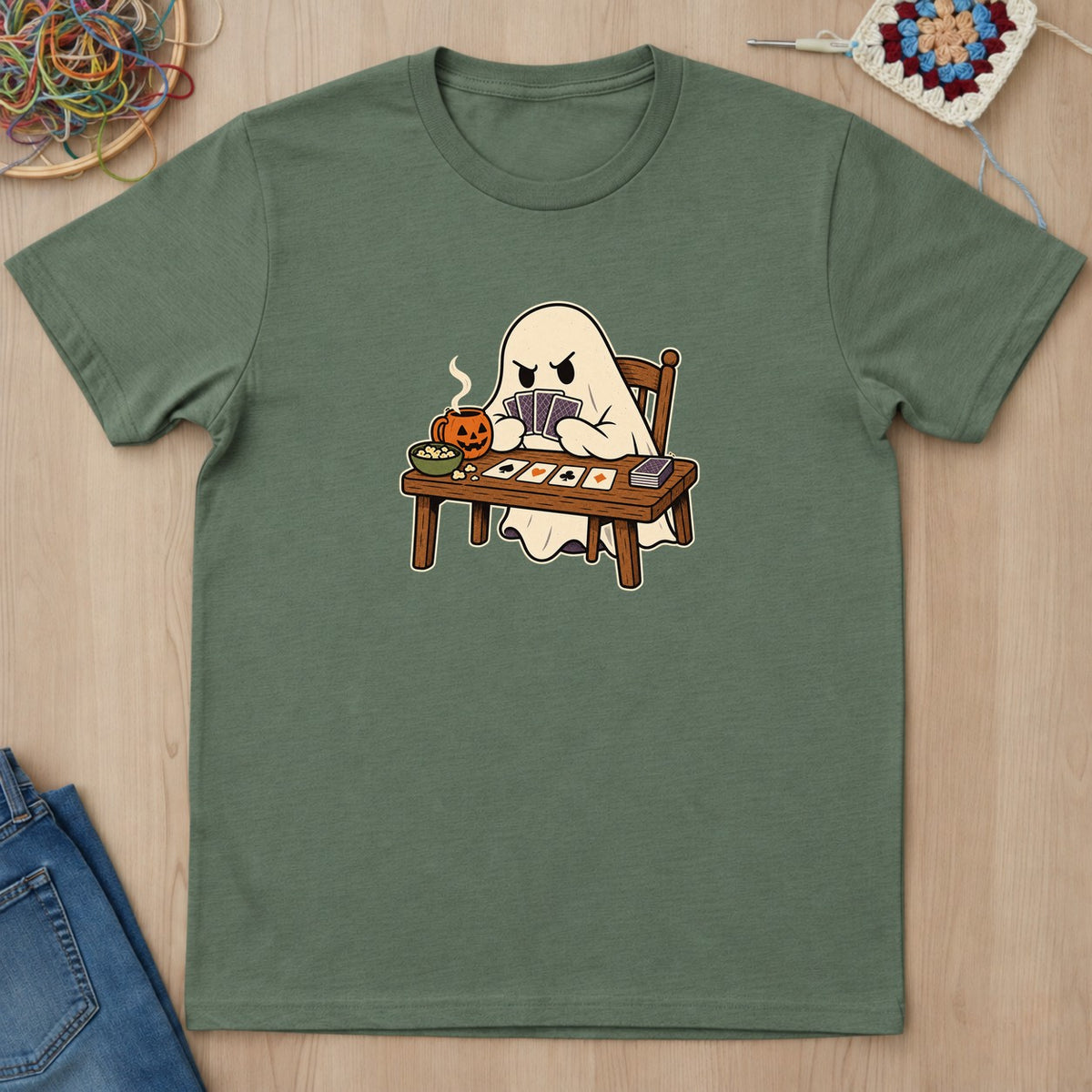 T-shirt vert militaire présenté à plat