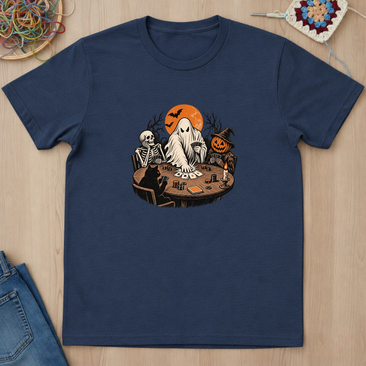 T-shirt bleu marine présenté à plat