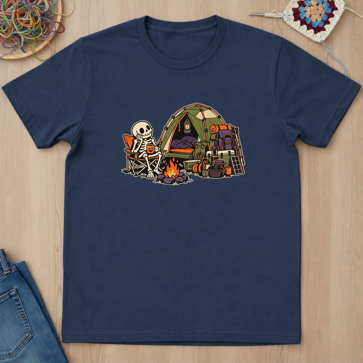 T-shirt bleu marine présenté à plat