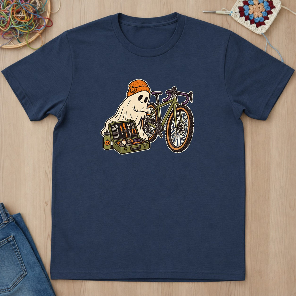 T-shirt bleu marine présenté à plat