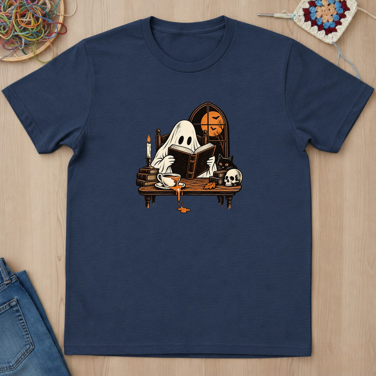 T-shirt bleu marine présenté à plat