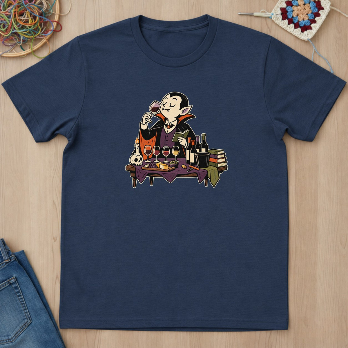 T-shirt bleu marine présenté à plat