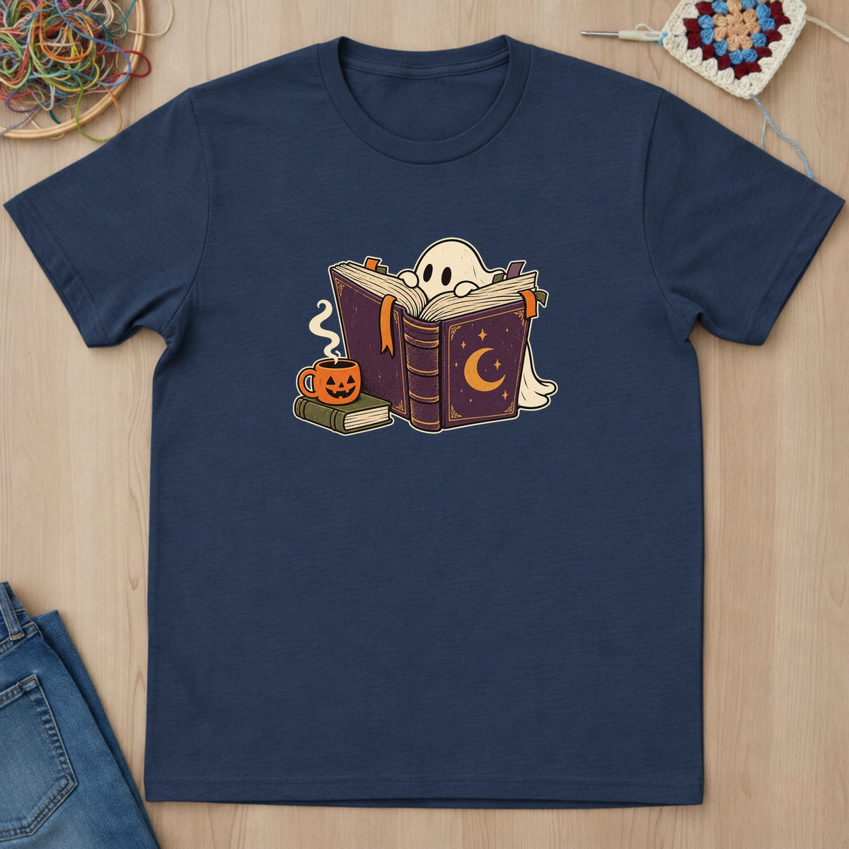 T-shirt bleu marine présenté à plat