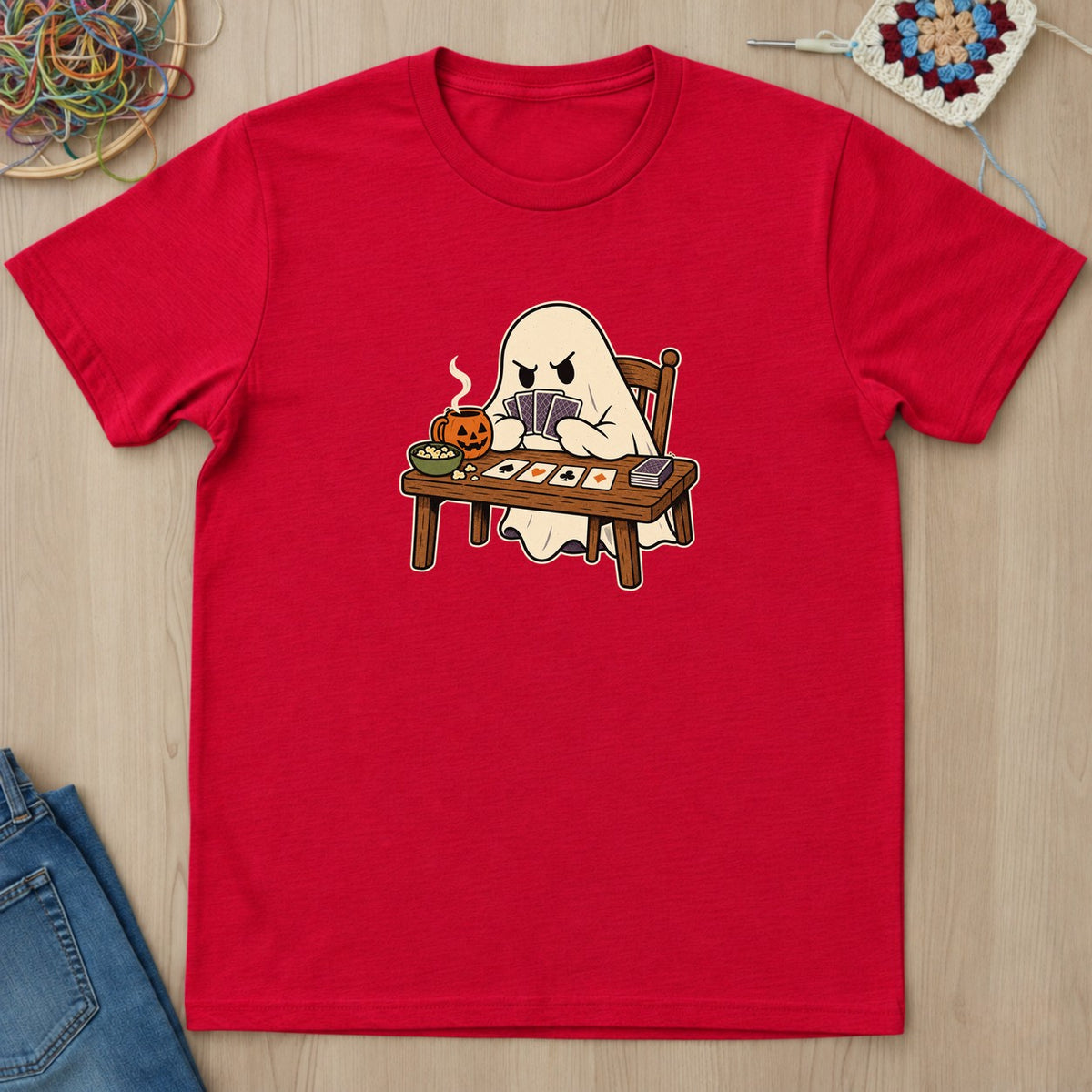 T-shirt rouge présenté à plat