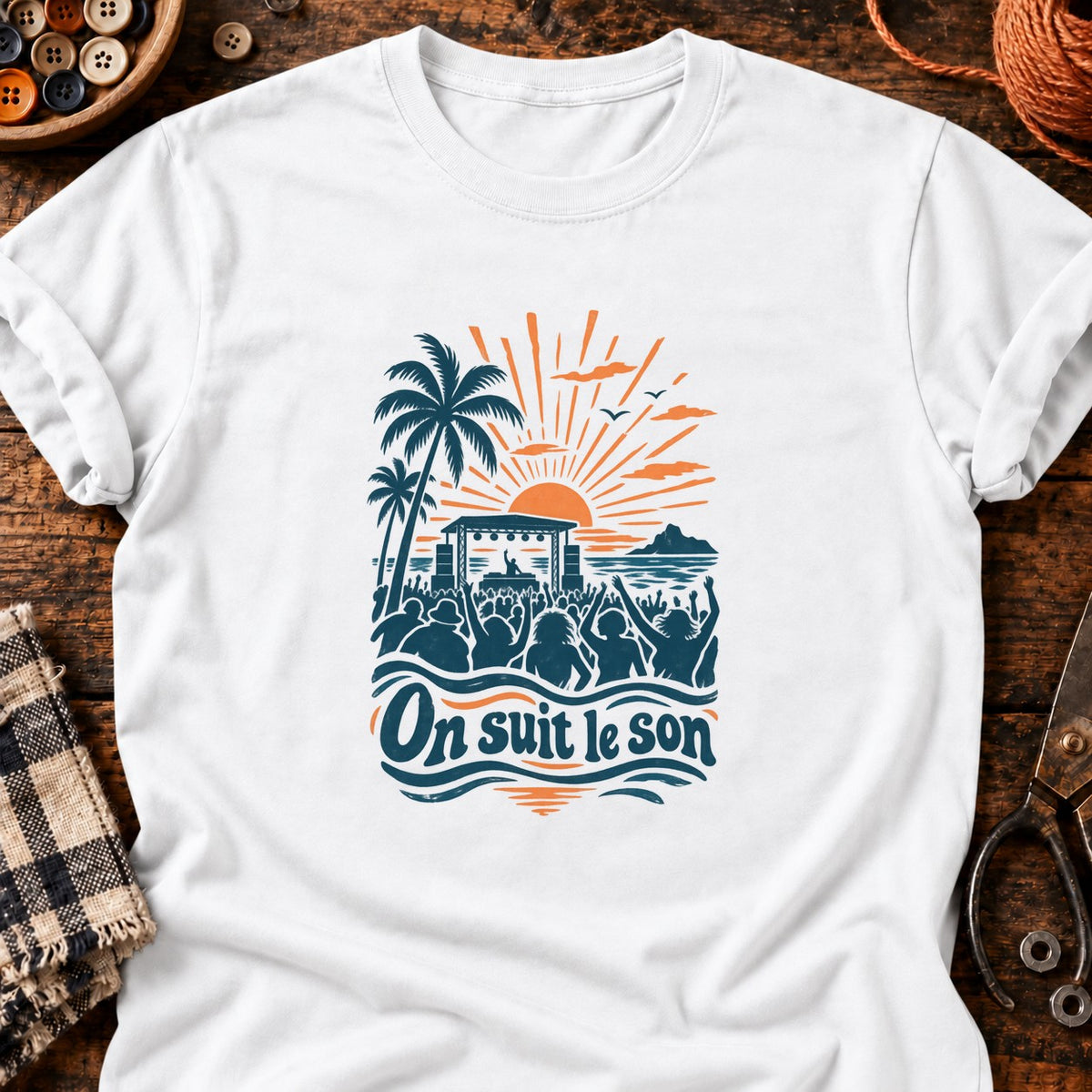 T-shirt On suit le son festival de plage, coloris blanc