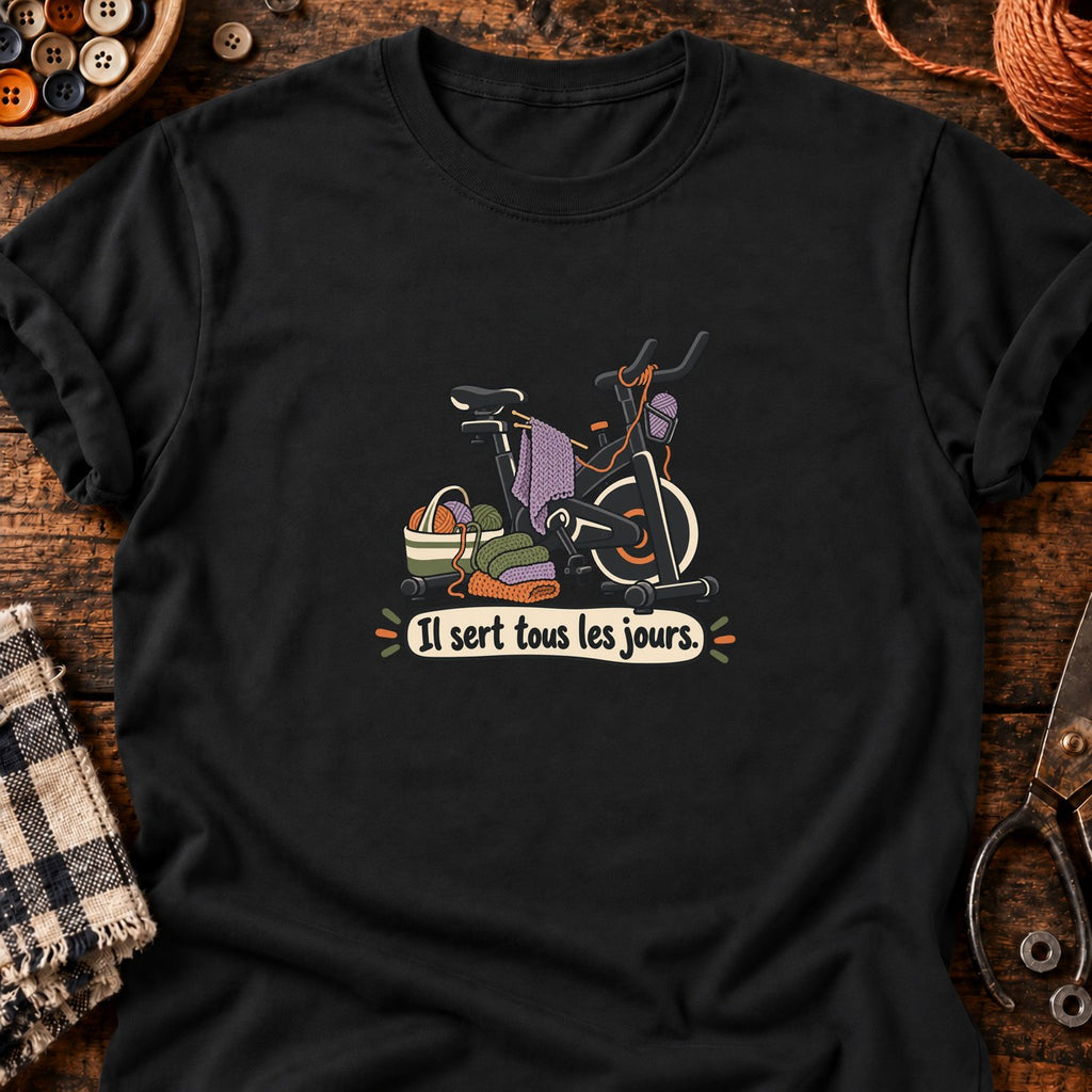 Vélo d’appartement et tricot Il sert tous les jours. — T-shirt noir