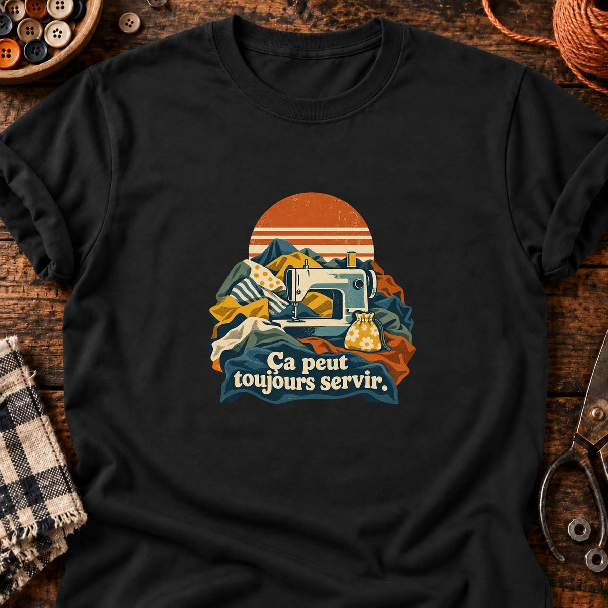 Machine à coudre rétro montagnes de tissu — T-shirt noir