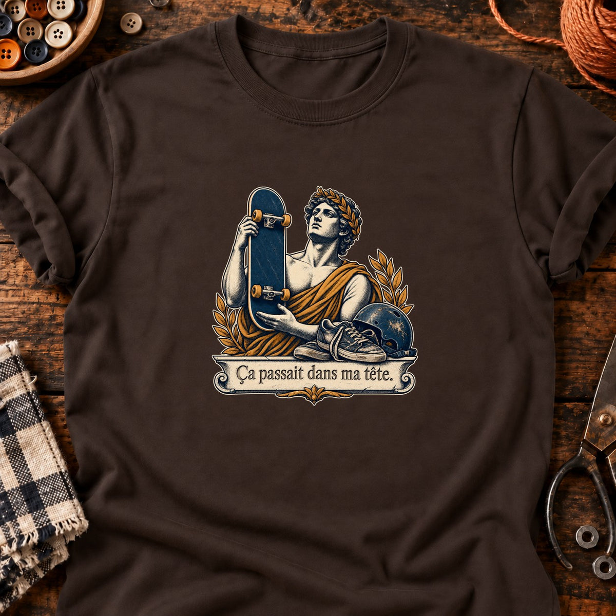Skateboard et chaussures usées — T-shirt chocolat