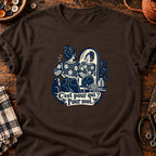 Femme admirant son pull fait main — T-shirt chocolat
