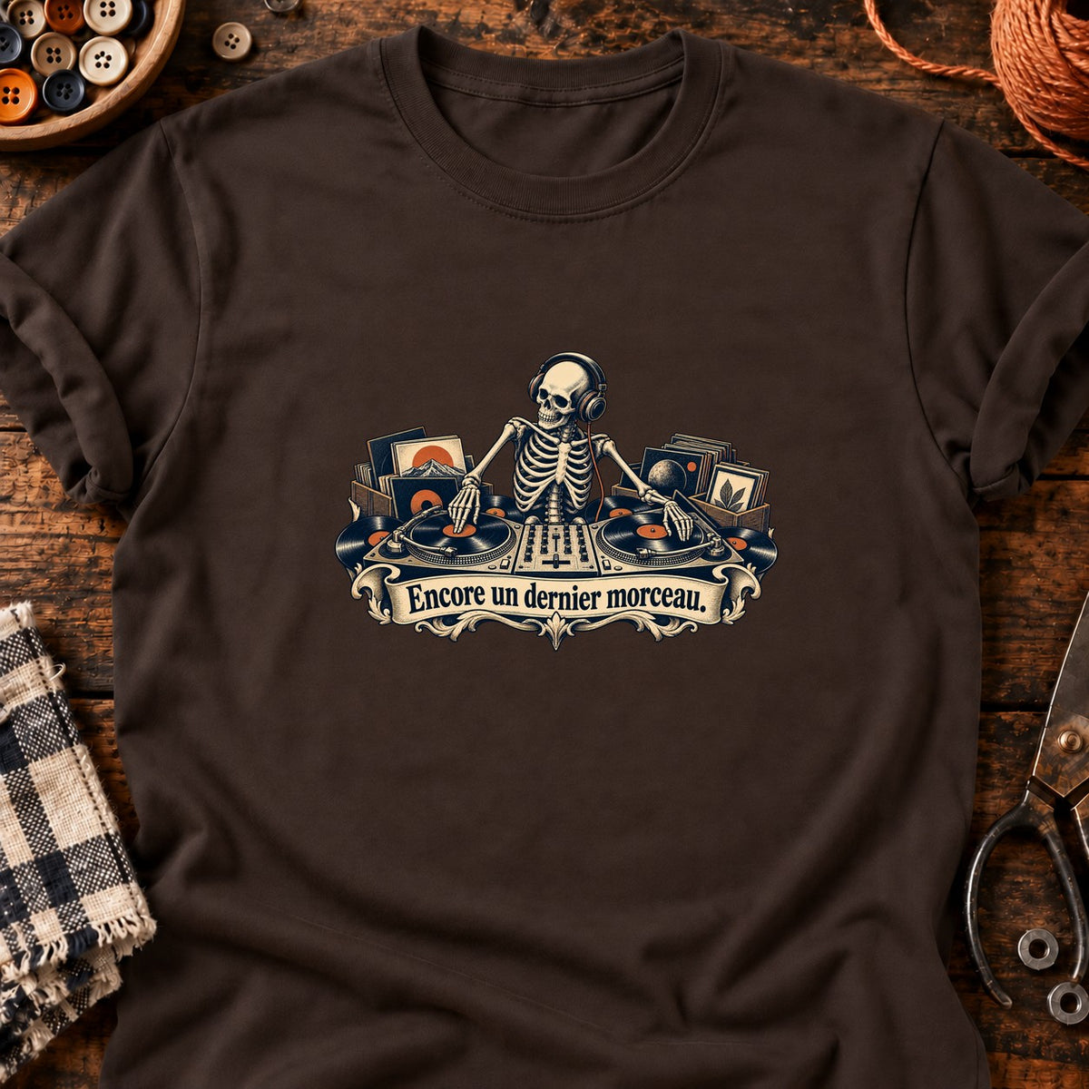 Squelette DJ historique — T-shirt chocolat