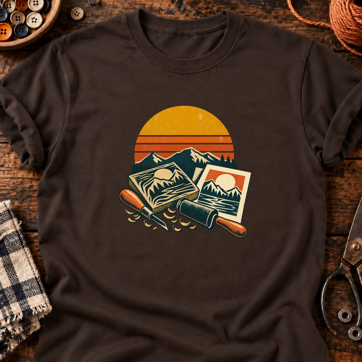 Kit de linogravure paysage coucher de soleil T-Shirt — T-shirt Dark Chocolate