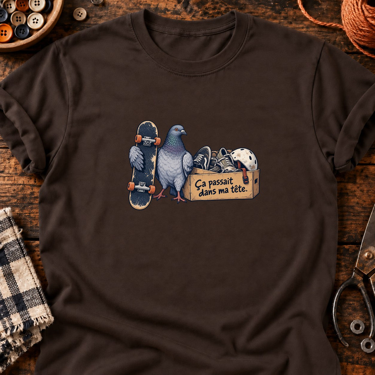 Skate et chaussures usées — T-shirt chocolat