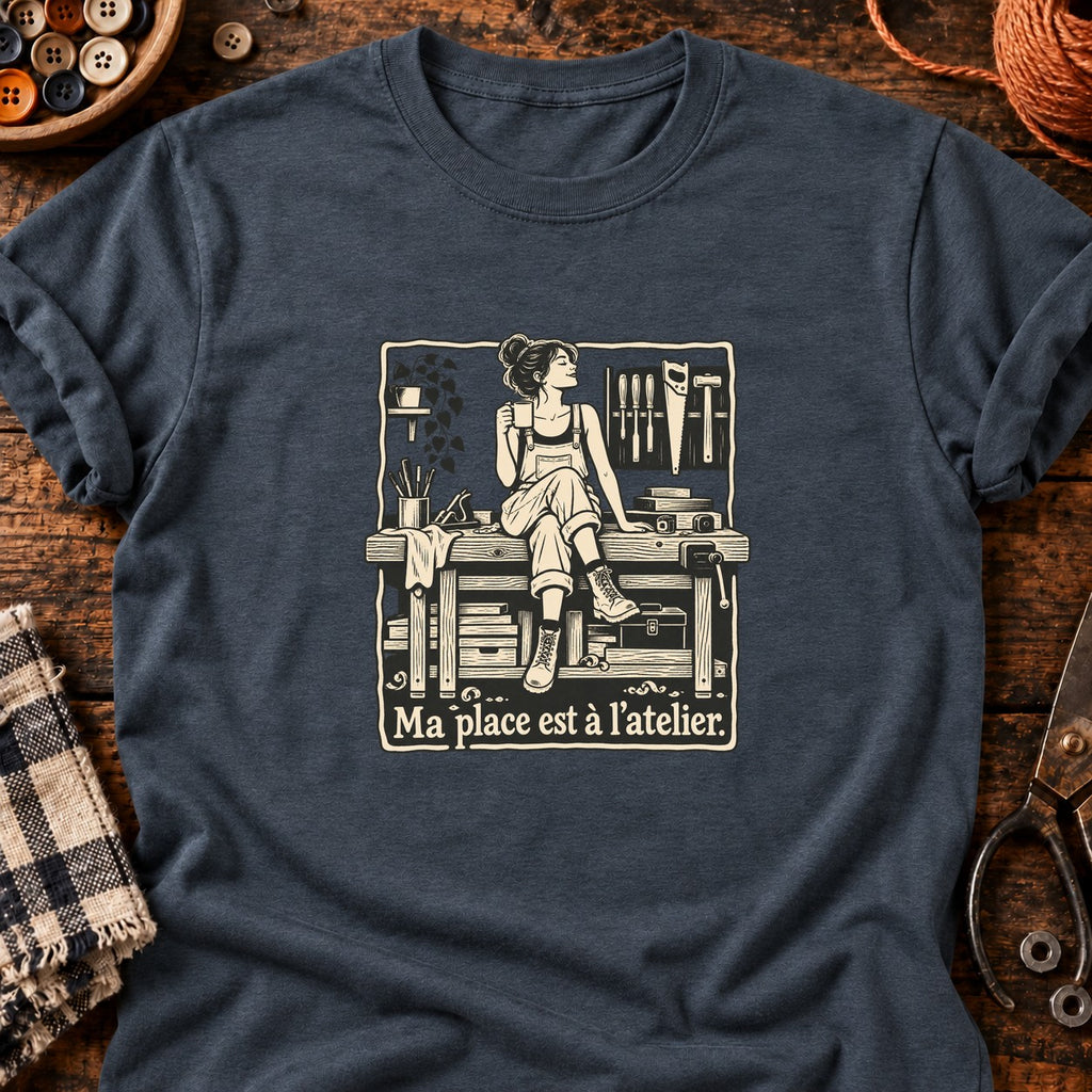 Ma place est à l’atelier. — T-shirt gris anthracite chiné