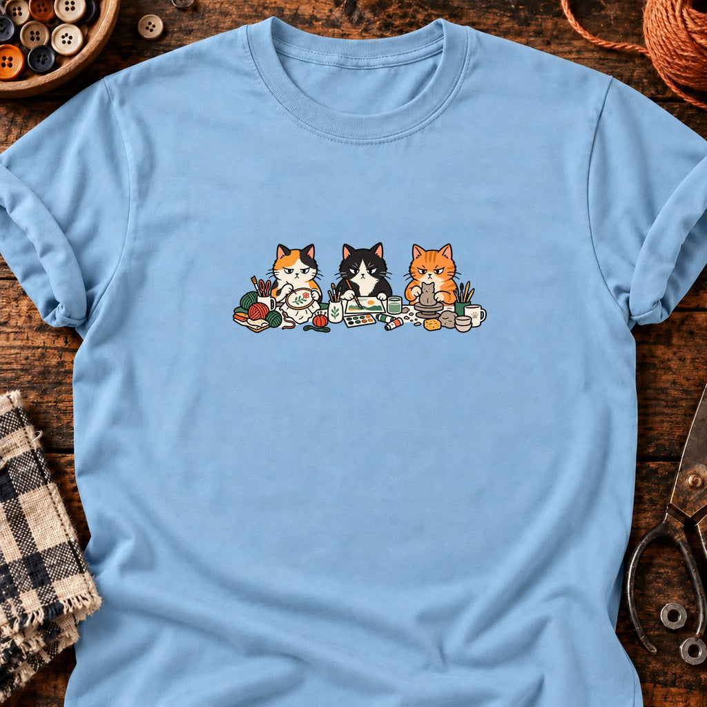 Chats artistes sérieux — T-shirt bleu clair