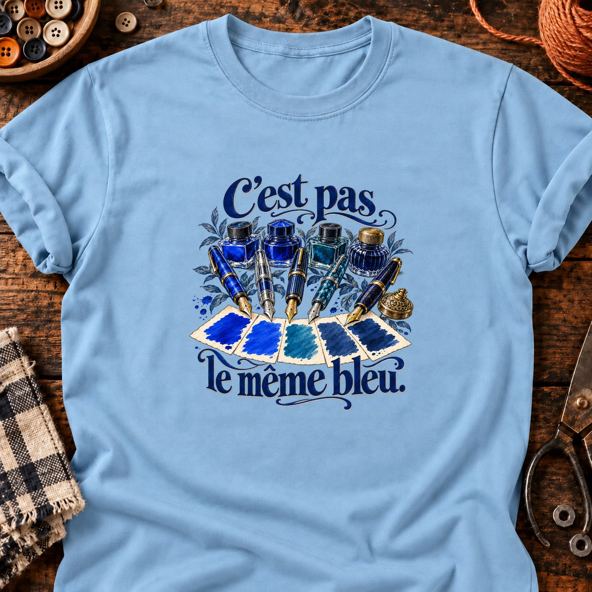 C’est pas le même bleu — T-shirt bleu clair