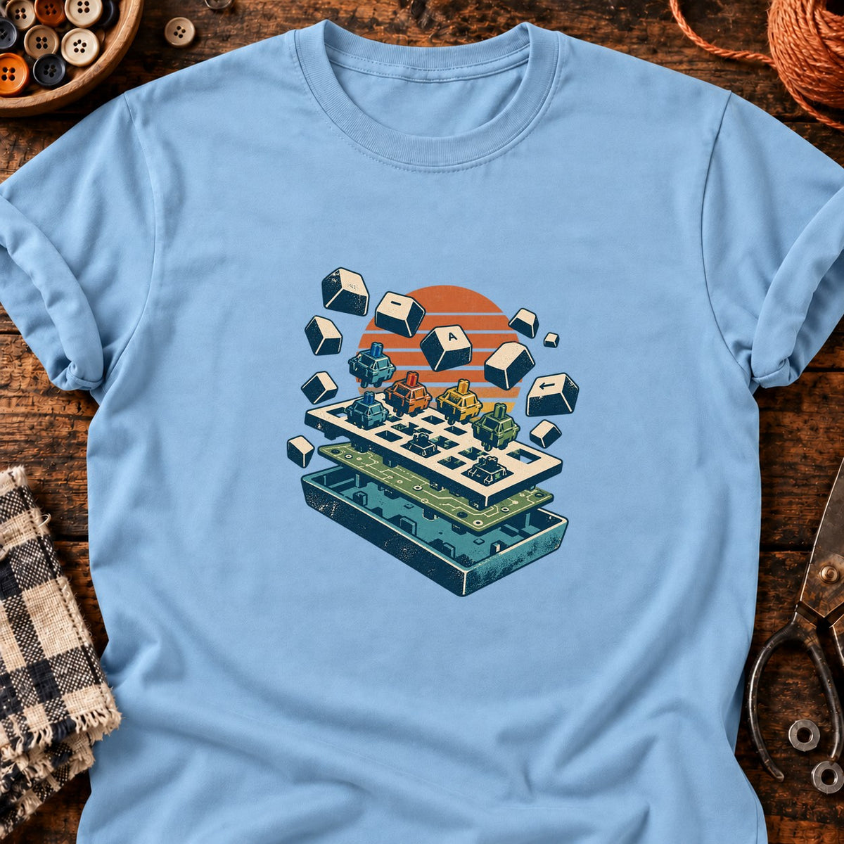 Clavier mécanique vintage en vue éclatée — T-shirt bleu clair