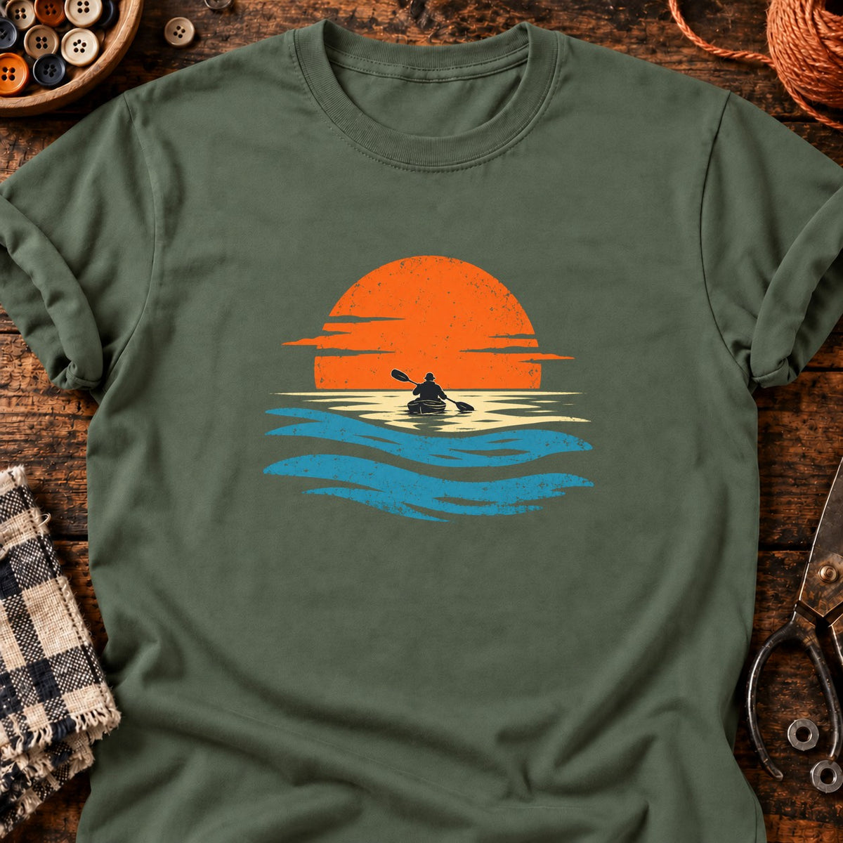 Au fil de l’eau — T-shirt vert militaire