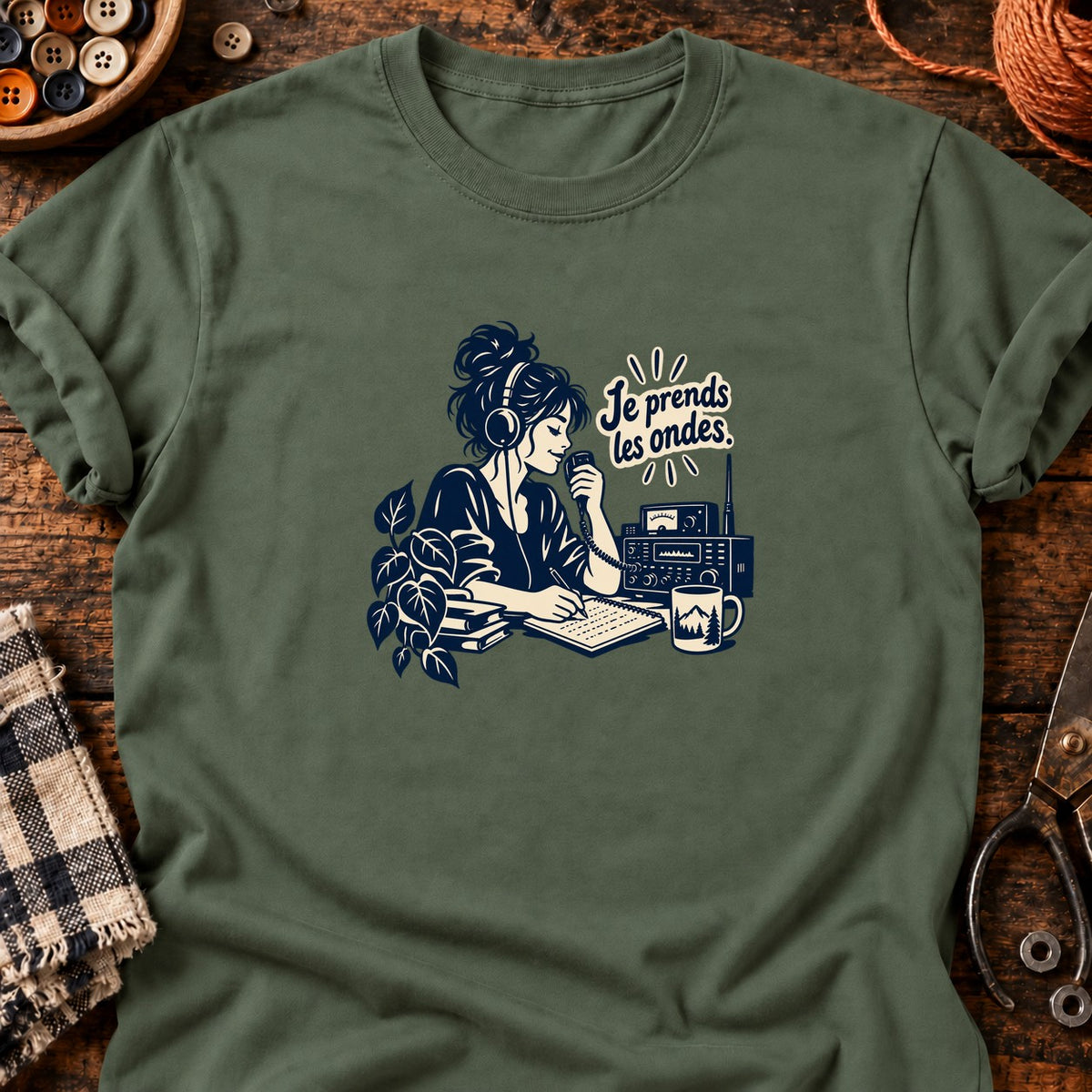 Opératrice radio et ondes libres — T-shirt vert militaire