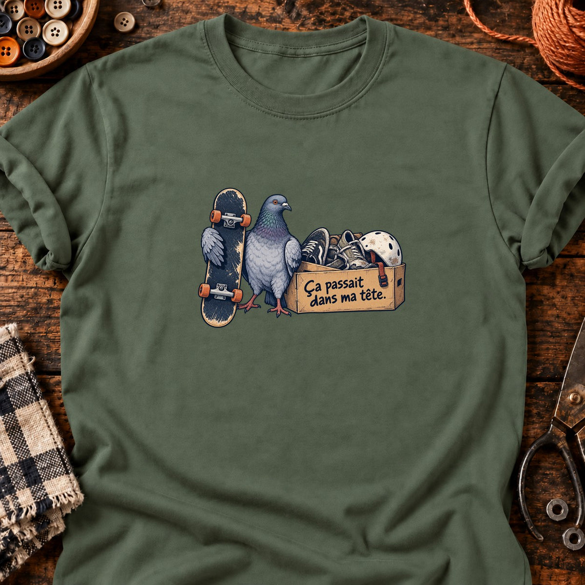 Skate et chaussures usées — T-shirt vert militaire