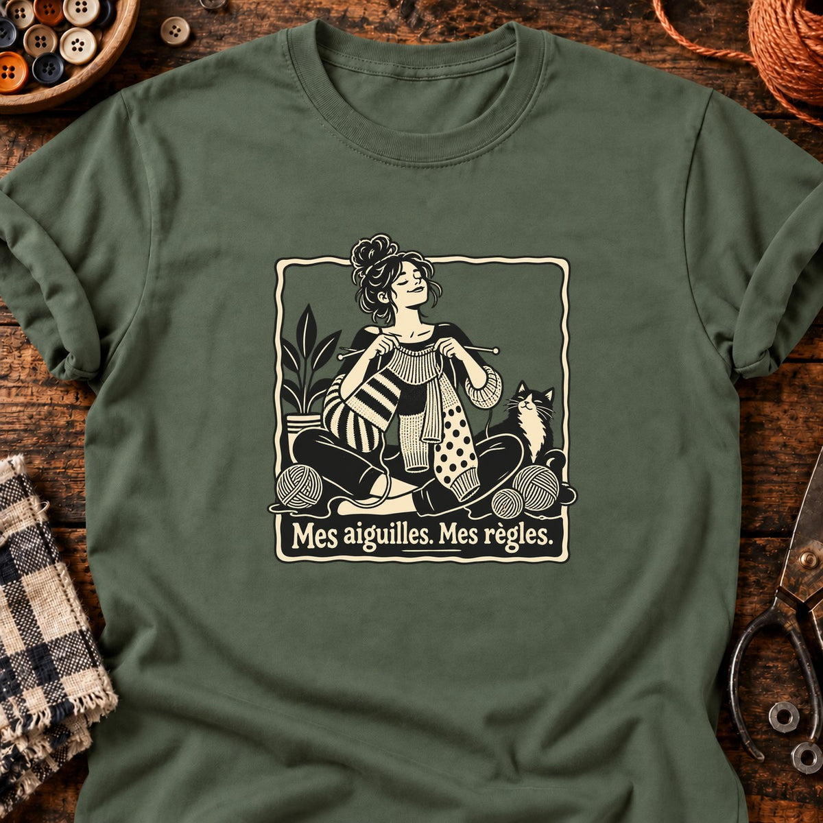 Mes aiguilles. Mes règles. Femme tricotant — T-shirt vert militaire